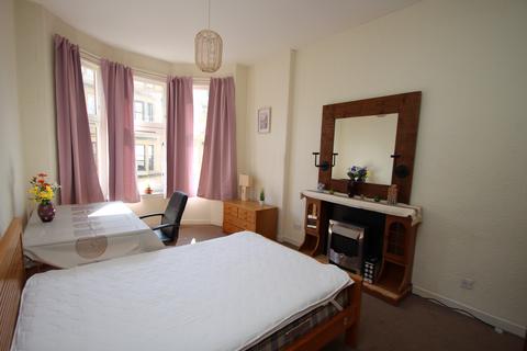 2 bedroom flat to rent, Lawrie Street, Glasgow, G11