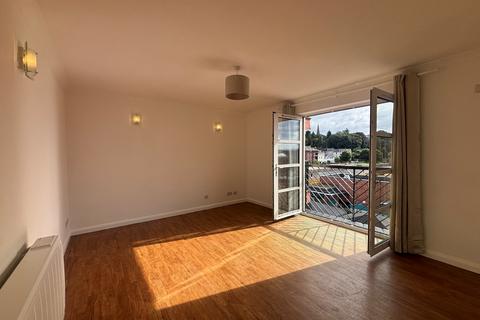 2 bedroom flat to rent, Waterside, Exeter, EX2