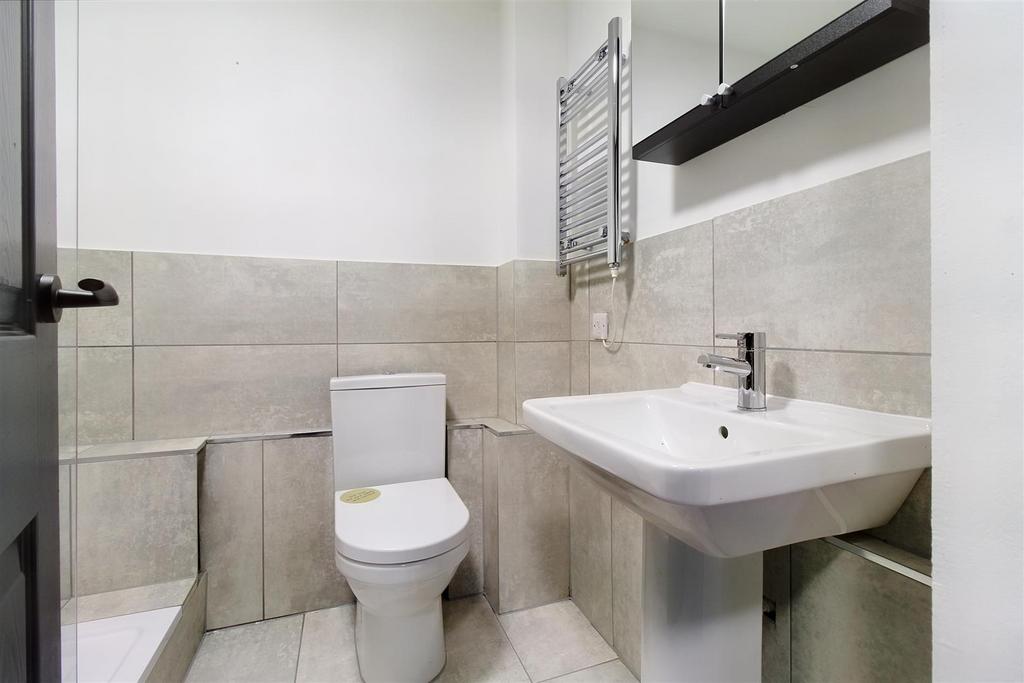 6 Bathroom.JPG