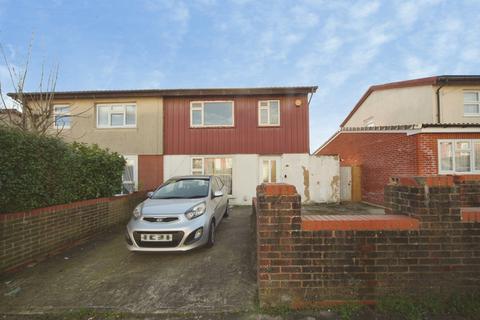 undefined, Dovehouse Hill, Luton
