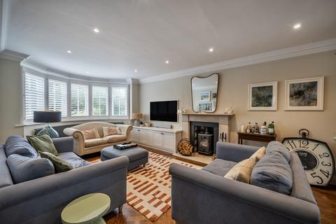 undefined, Portsmouth Road, Thames Ditton, KT7