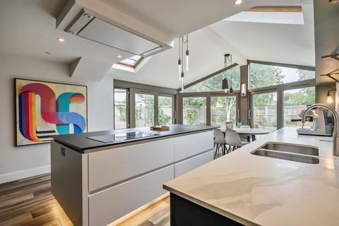 undefined, Portsmouth Road, Thames Ditton, KT7