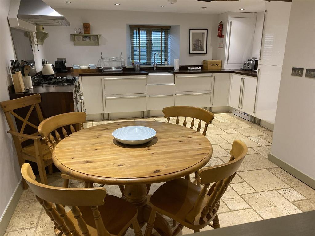 Kitchen Dining.jpg