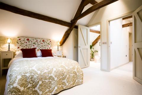 3 bedroom semi-detached house for sale, Naunton