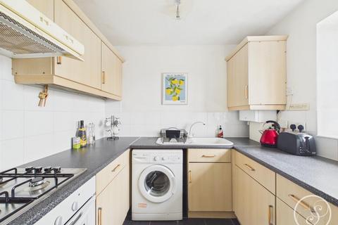 2 bedroom flat for sale, Laurel Hill Way, Leeds