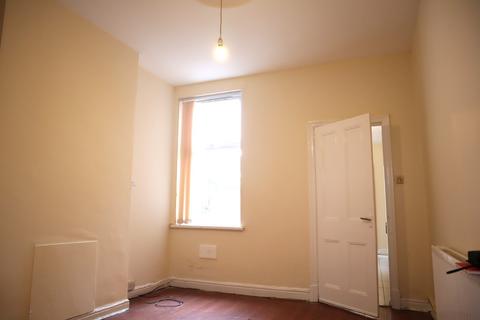 3 bedroom terraced house to rent, Stroud Road, Leicester LE5