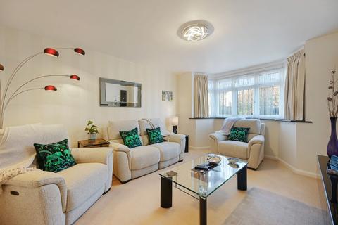 undefined, Queens Walk, Ruislip, HA4