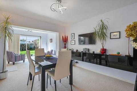 undefined, Queens Walk, Ruislip, HA4