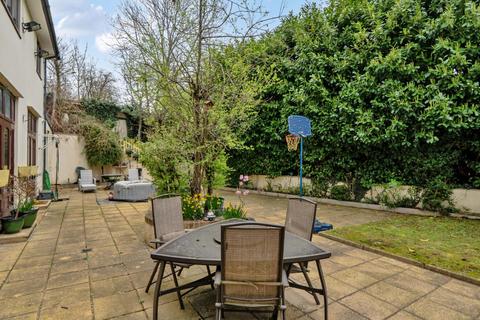 8 bedroom detached house for sale, Holden Road, Woodside Park