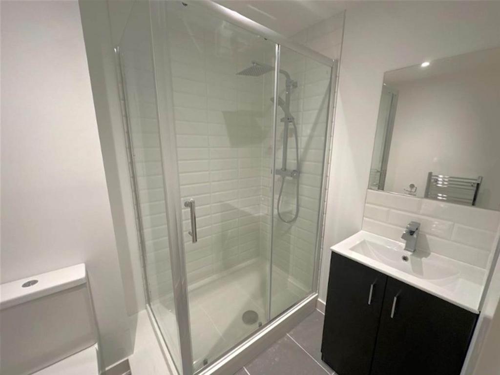 135321619 Bathroom 1