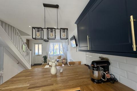 2 bedroom house to rent, Sharp Close, AYLESBURY