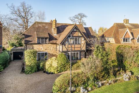 Vincent Close, Esher, KT10