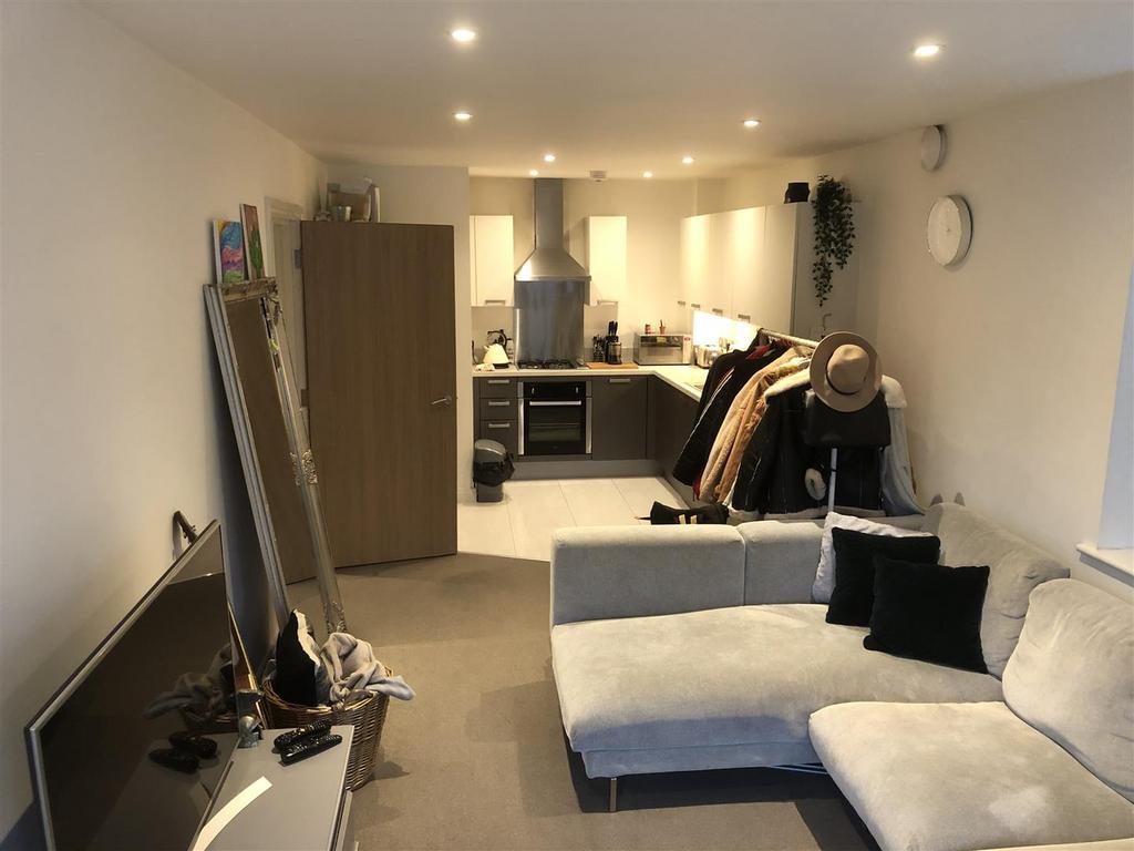 Lounge/Kitchen Area