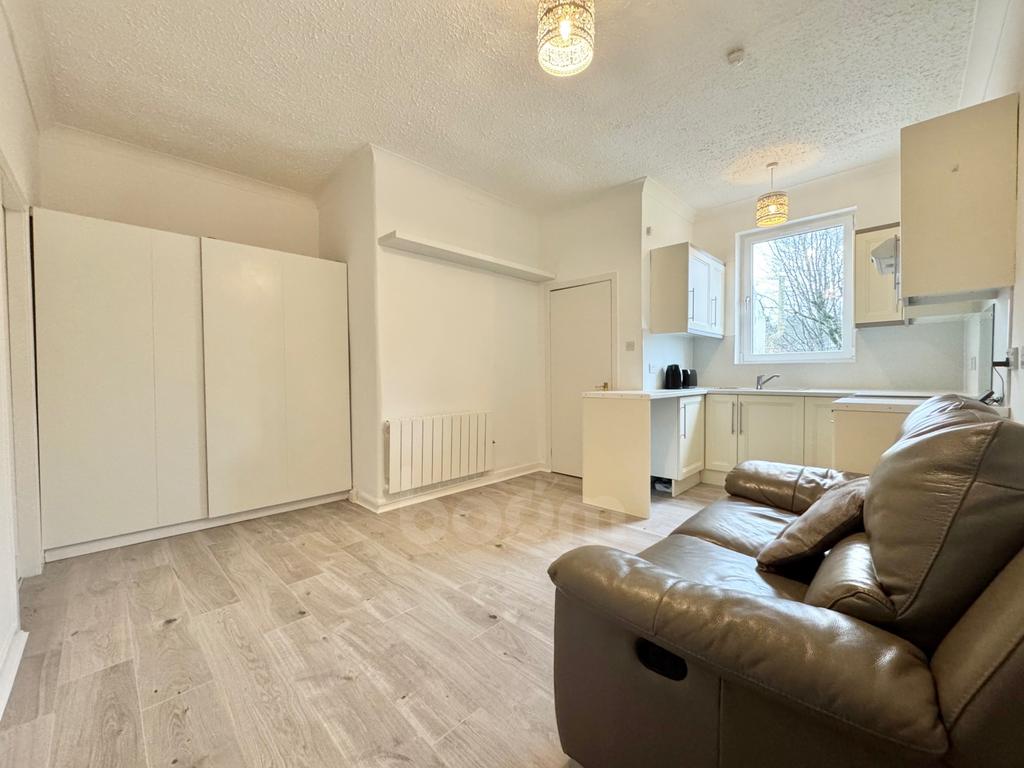 Mains Road, Beith lounge