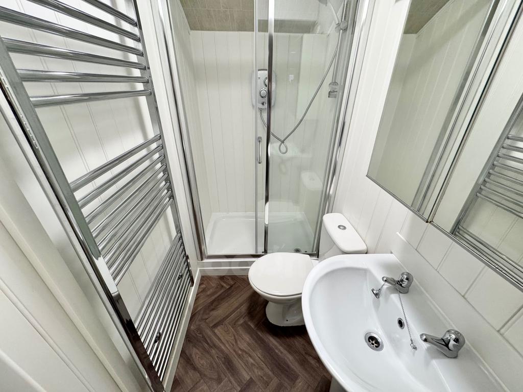 Mains Road, Beith shower room