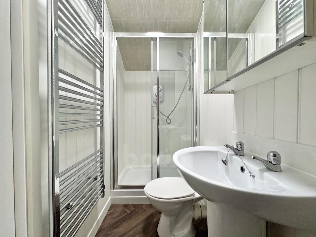 Mains Road, Beith shower room pic