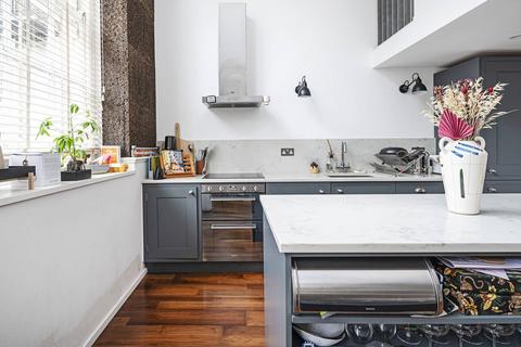 2 bedroom flat for sale, Clark Street, Stepney, London, E1