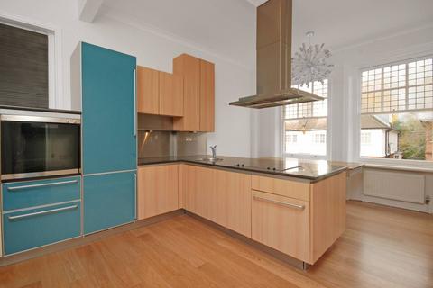 3 bedroom flat to rent, Kidderpore Gardens, Hampstead, London, NW3