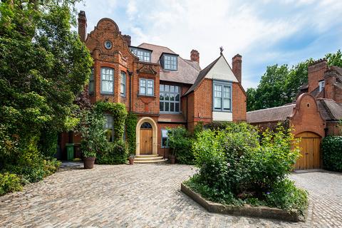 undefined, Broadlands Road, Highgate. London N6