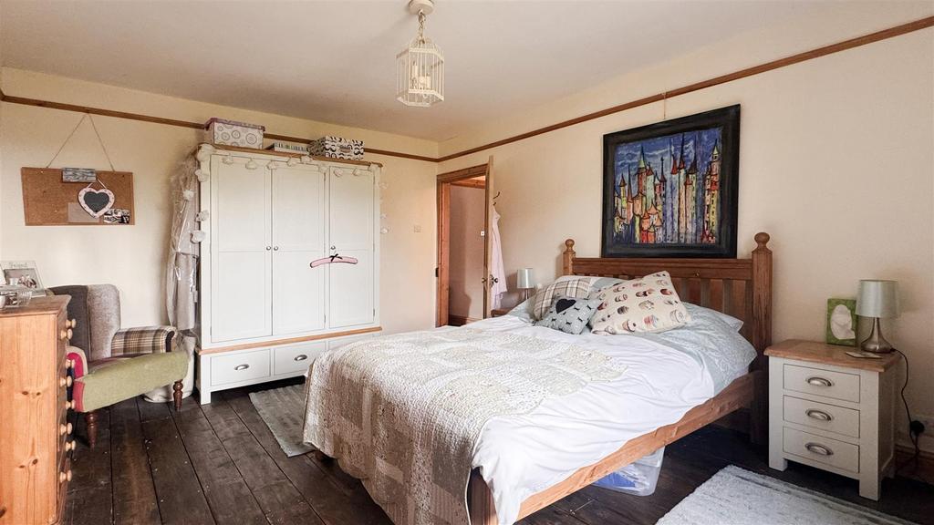 Bedroom 1 1.jpg