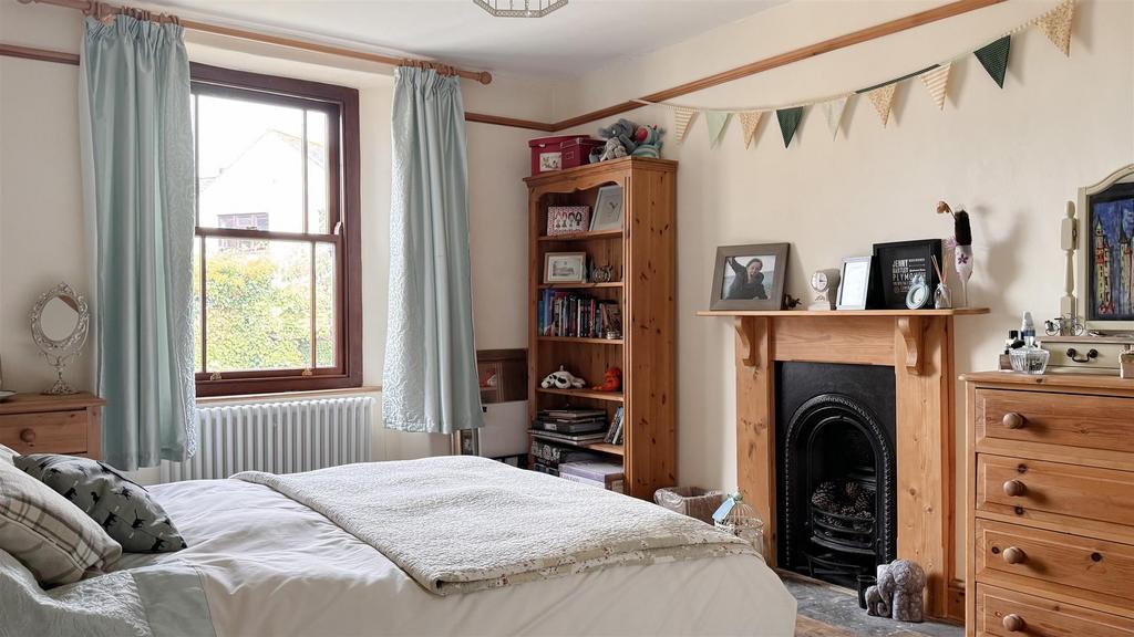 Bedroom 1 2.jpg