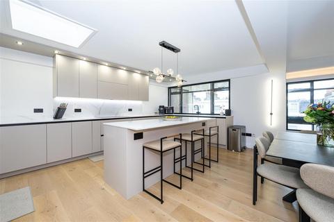 4 bedroom flat for sale, HEREFORD HOUSE, OVINGTON GARDENS, London, SW3