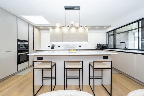 4 bedroom flat for sale, HEREFORD HOUSE, OVINGTON GARDENS, London, SW3
