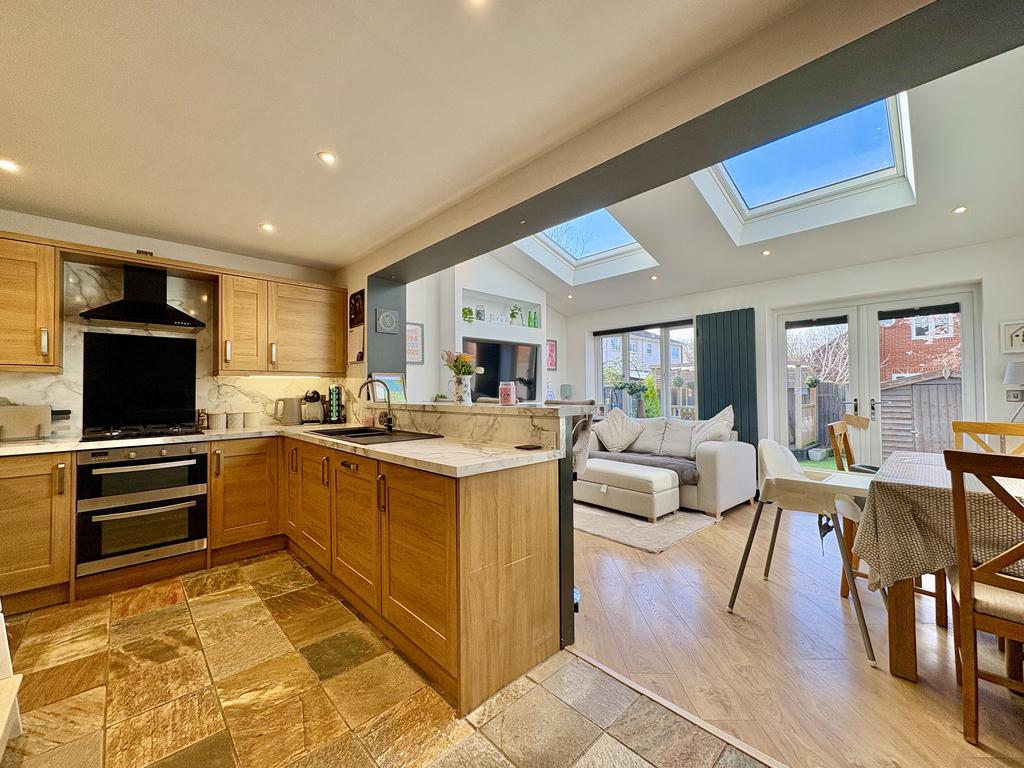 Kitchen Diner, Marbles Sutton