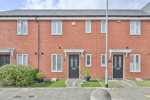 2 bedroom terraced house for sale, Little Highwood Way, Brentwood