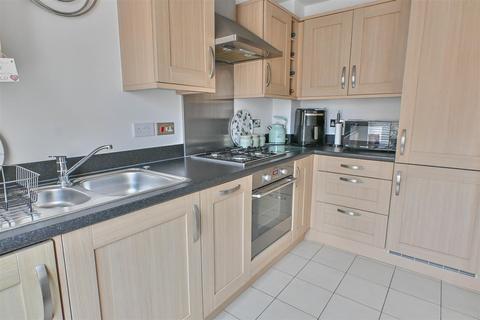 2 bedroom terraced house for sale, Little Highwood Way, Brentwood