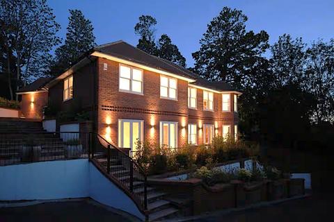 Mountview Road, Esher, KT10