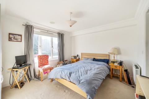 2 bedroom flat to rent, Lumiere Court, London, SW17