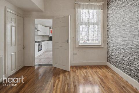 2 bedroom terraced house for sale, Welbeck Road, London