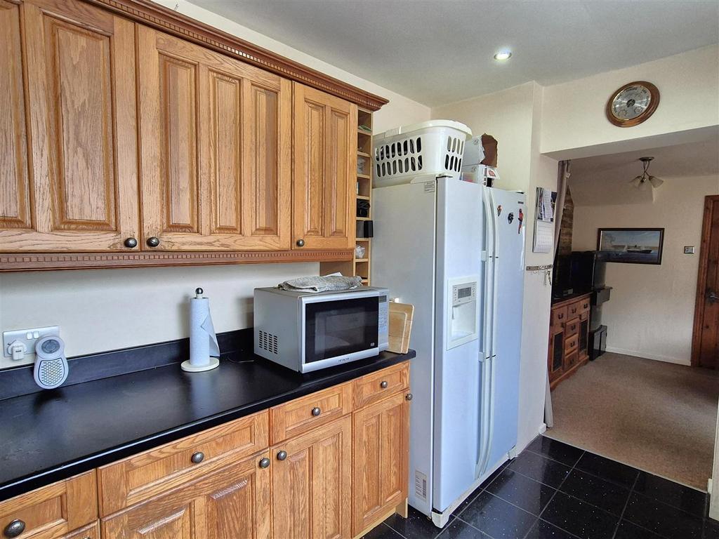 Kitchen (2).jpg