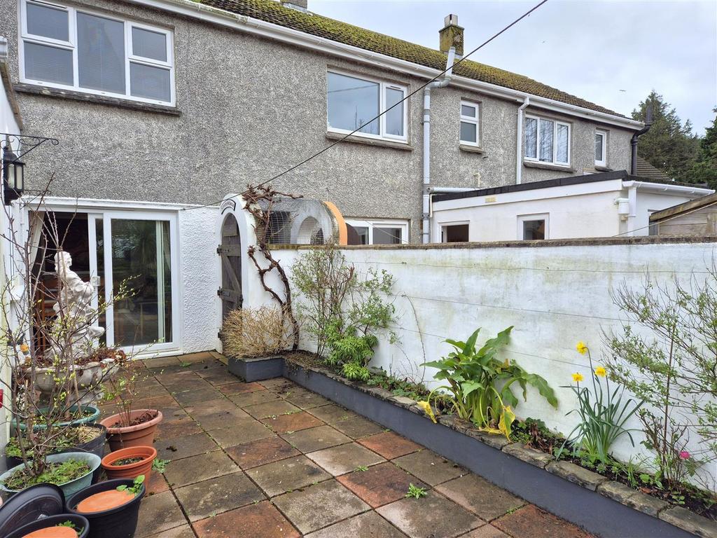 Rear Garden (2).jpg