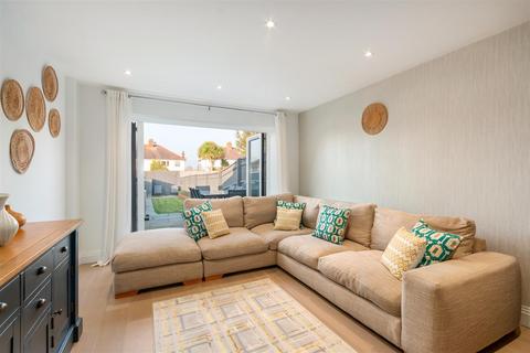 4 bedroom house for sale, Florence Avenue, Morden SM4