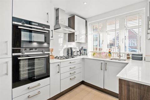 4 bedroom house for sale, Florence Avenue, Morden SM4