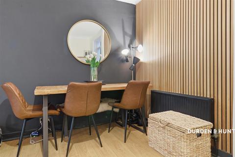 2 bedroom terraced house for sale, Brunel Road, Woodford, IG8