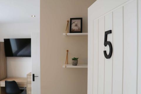 undefined, Walter Road, Swansea SA1