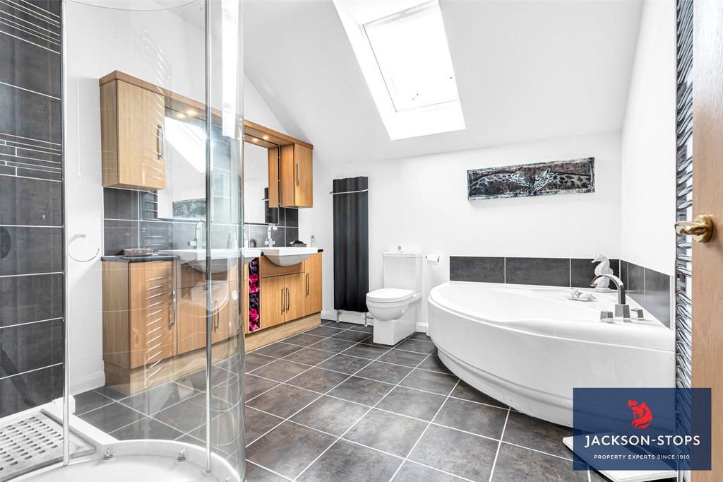 En-Suite Bathroom