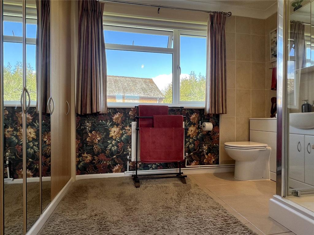 Ensuite/Dressing