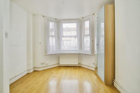 1 bedroom flat for sale, Sibley Grove, East Ham, London, E12