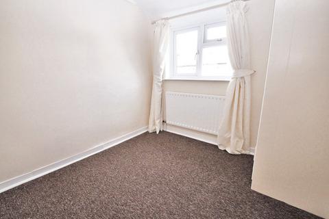 2 bedroom semi-detached house to rent, Butler Street, Uxbridge, UB10