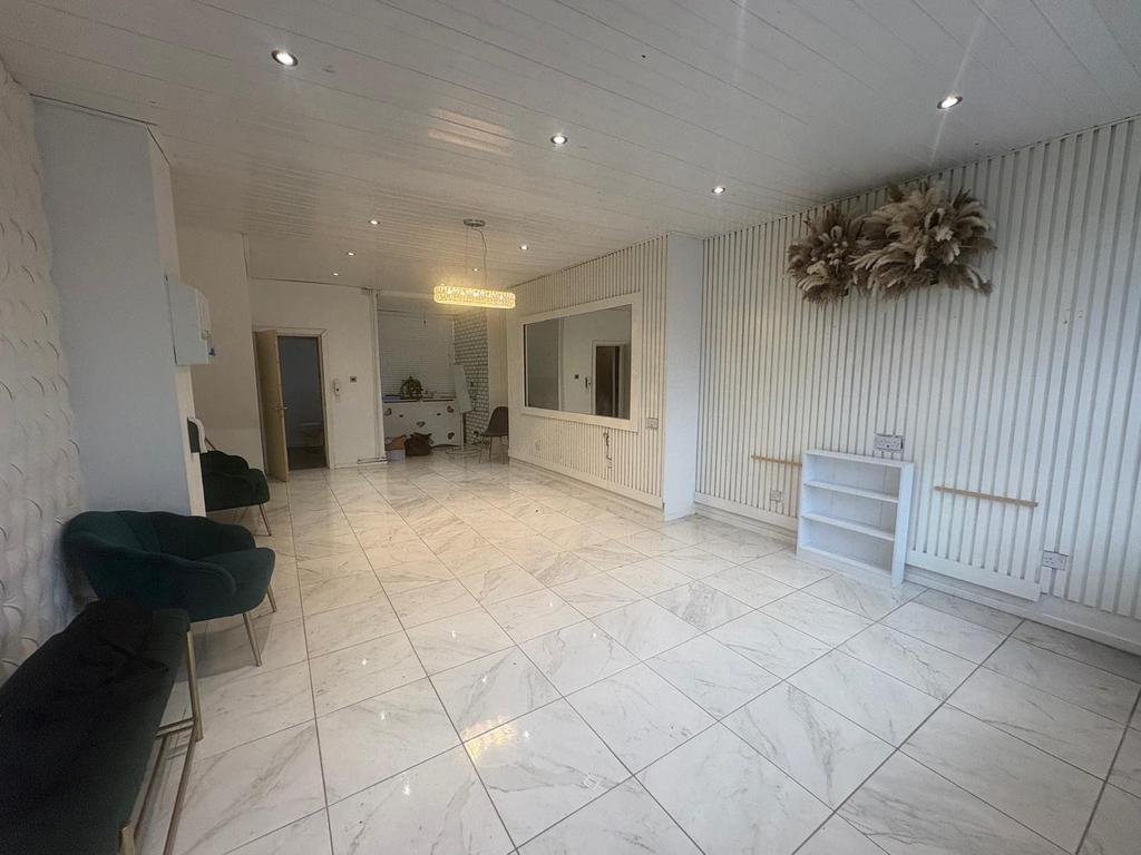 SALON 337 OLDHAM ROAD.jpeg