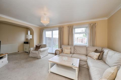 4 bedroom end of terrace house for sale, Ditchfield Road, Hoddesdon