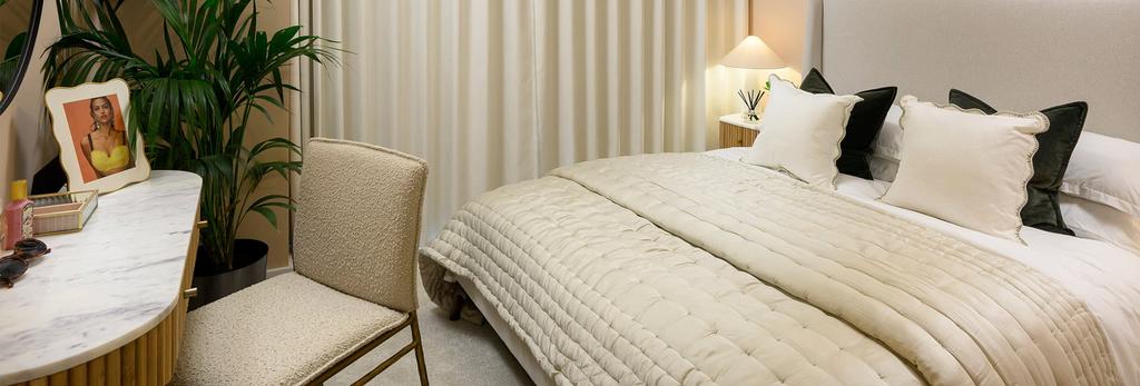 Glasswater-locks, An image of a bedroom with a...