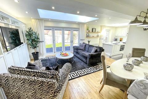 2 bedroom bungalow for sale, Sheldon Road, South Shields, Tyne and Wear, NE34 6ES