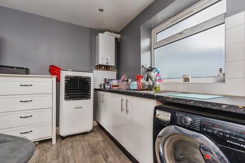 2 bedroom flat for sale, Brinnington Road, Stockport, SK5