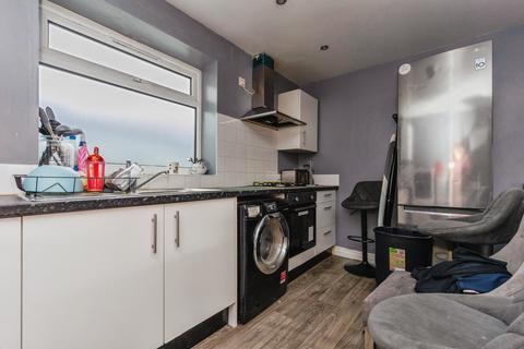 2 bedroom flat for sale, Brinnington Road, Stockport, SK5