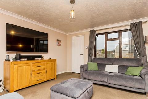 4 bedroom detached house for sale, Chestnut Close, Burgess Hill